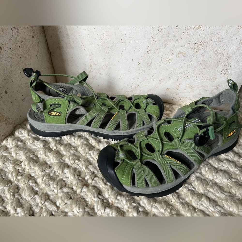 KEEN waterproof Whisper closed toe sport hiking sandals green black size 7.5